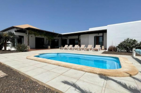 Villa spacieuse et lumineuse avec piscine Chauffée